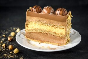 Torta Zlatna lešnik iz KMN poslastičarnice