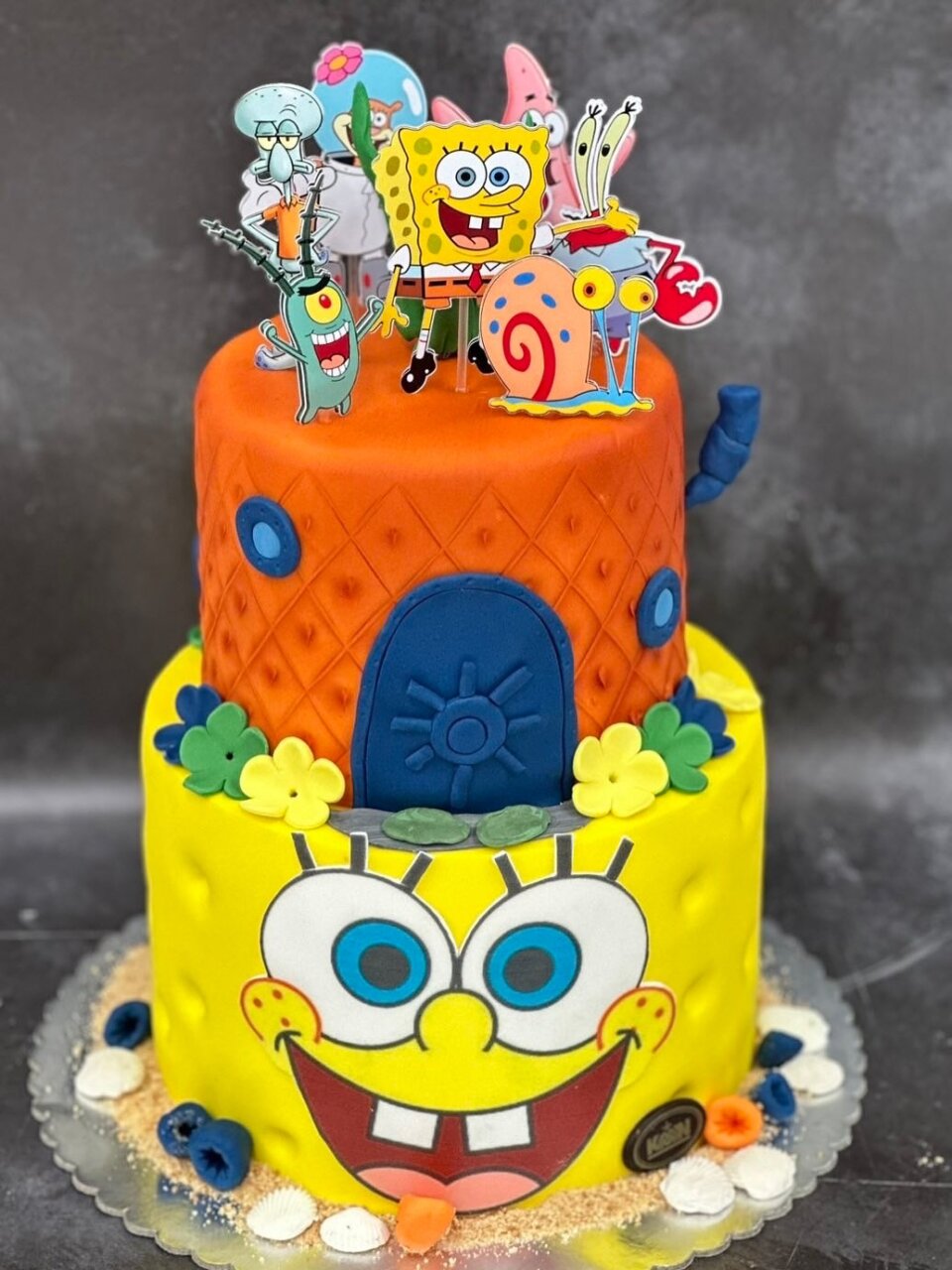 Dvospratna SpongeBob torta sa Patrikom, Skvidvordom, Planktonom i Gerijem