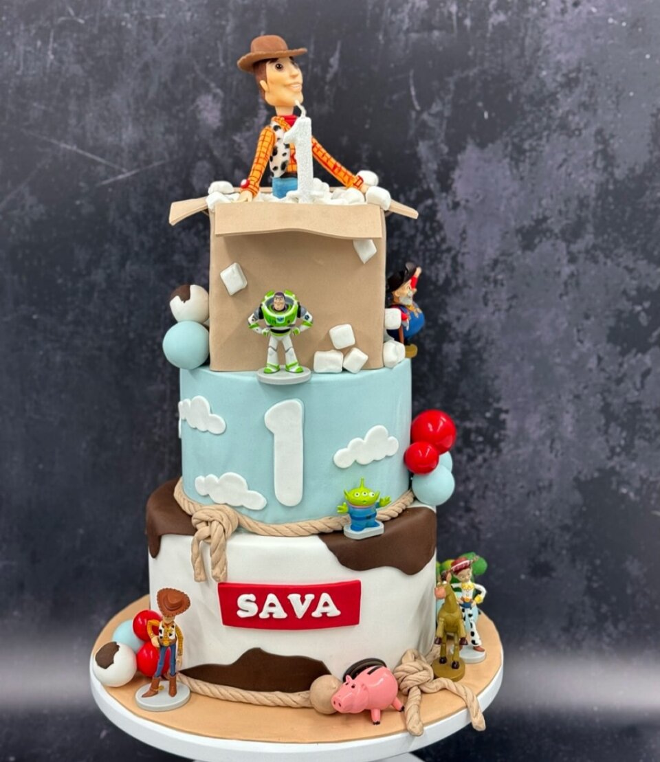 Trospratna Toy Story torta sa Vudijem, Bazom Svetlosnim i Džesi